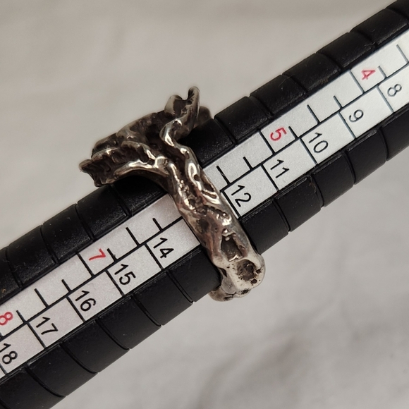 Large Silver Floral Statement Ring - Picture 5 of 10